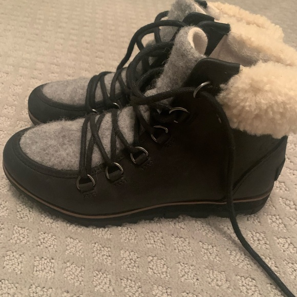 Cozy Black and Gray Women's Boots leather upper - Picture 3 of 8